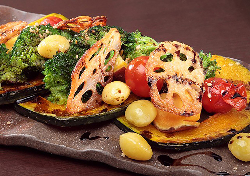 Assorted vegetables grilled on the teppan